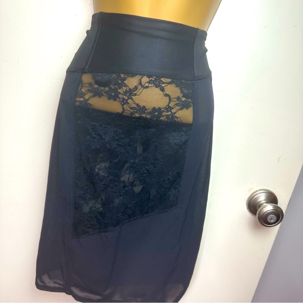 Seduction By Frederick’s Of‎ Hollywood Black Sheer Floral Lace Mesh Skirt NWT